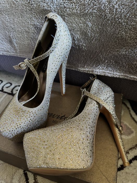 каблук б/у одевала 1 раз на свадьбу