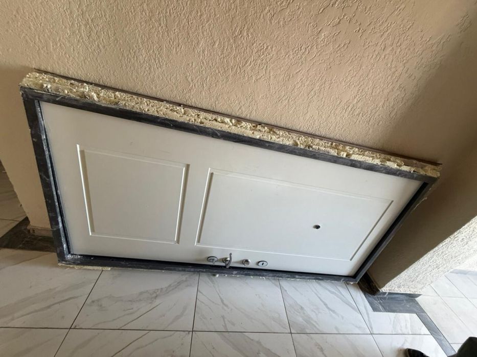 Продам дверь за