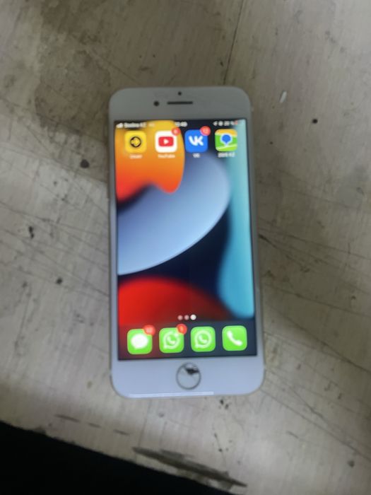 айфон 7 супер держит батарею