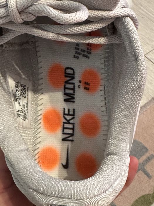Продам новые кроссовки Nike