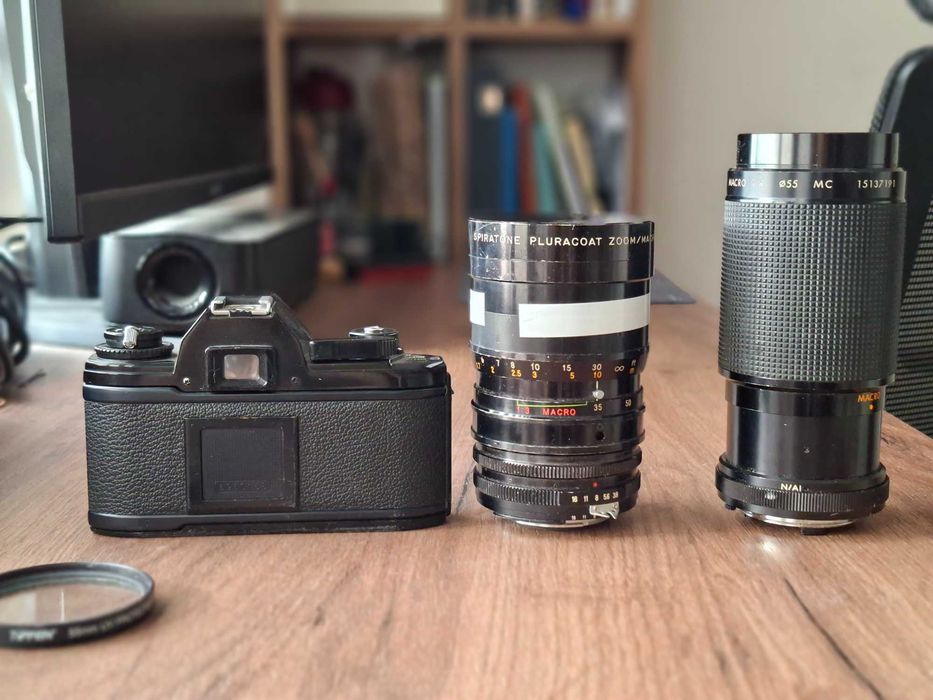 Nikon EM + 2 Обектива 35-105мм и 80-200мм