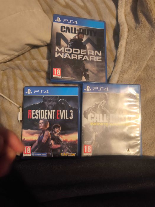 Call of duty modern warfare& infinite warfare И resident evil 3