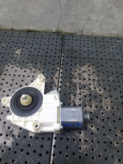 Motoras macara dreapta spate mercedes c class w204 0130822504 a2048200642