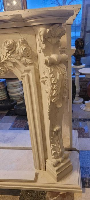 Masca semineu din marmura