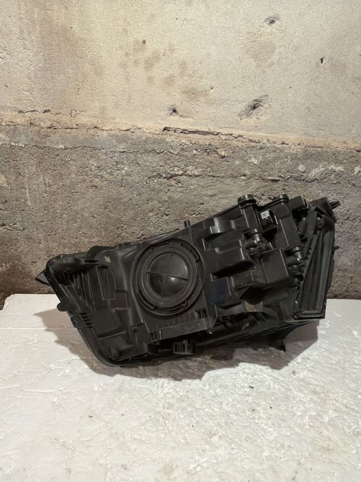 Десен фар за Audi Q4