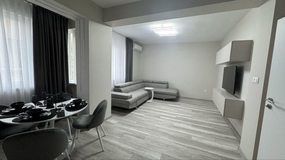 Дава се под наем Двустаен апартамент в Стара Загора, Център - 65 кв.м за 408 € - Снимка #1