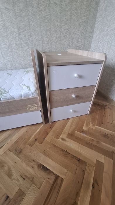 Продавам детско легло