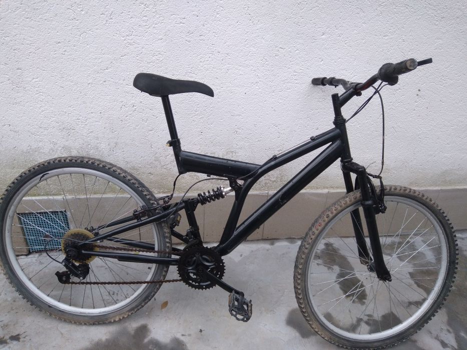 Vand bicicleta montan bike în bună stare de functionare