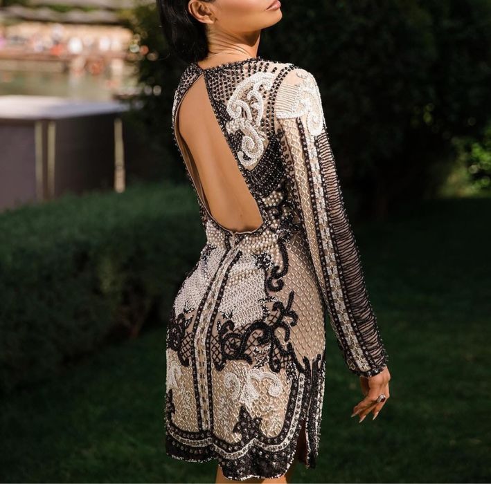 Официална рокля цялата в ръчно шити камъни комплект с чанта