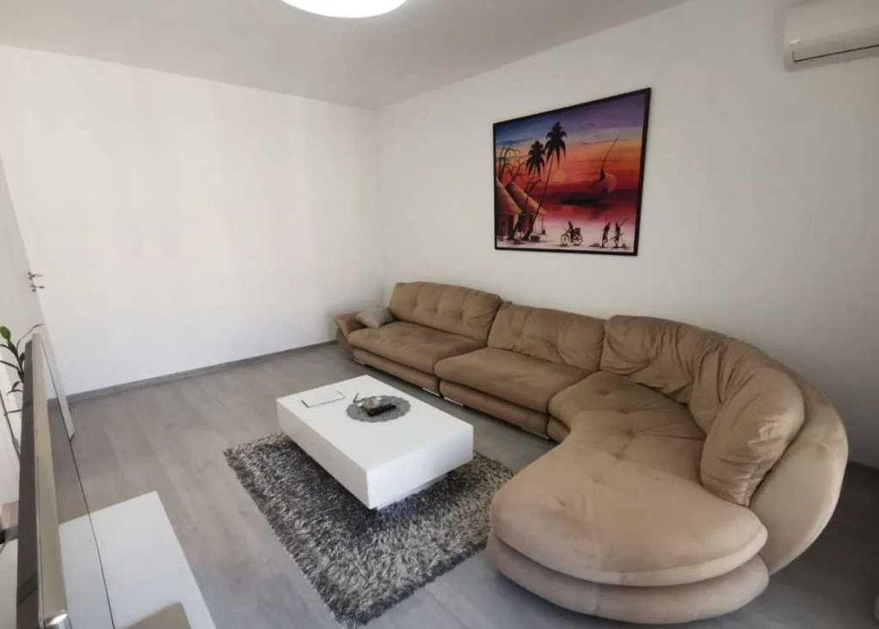 Дава се под наем Тристаен апартамент в Пловдив, Изгрев - 82 кв.м за 357 € - Снимка #1