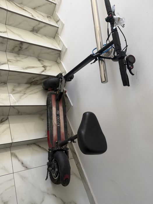 Продам электро самокат Kugoo M4
