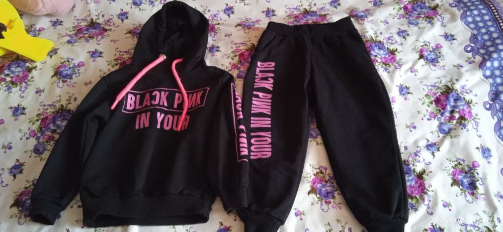 Продам костюм для девочки 1000