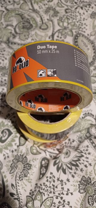 Bandă dublă adezivă