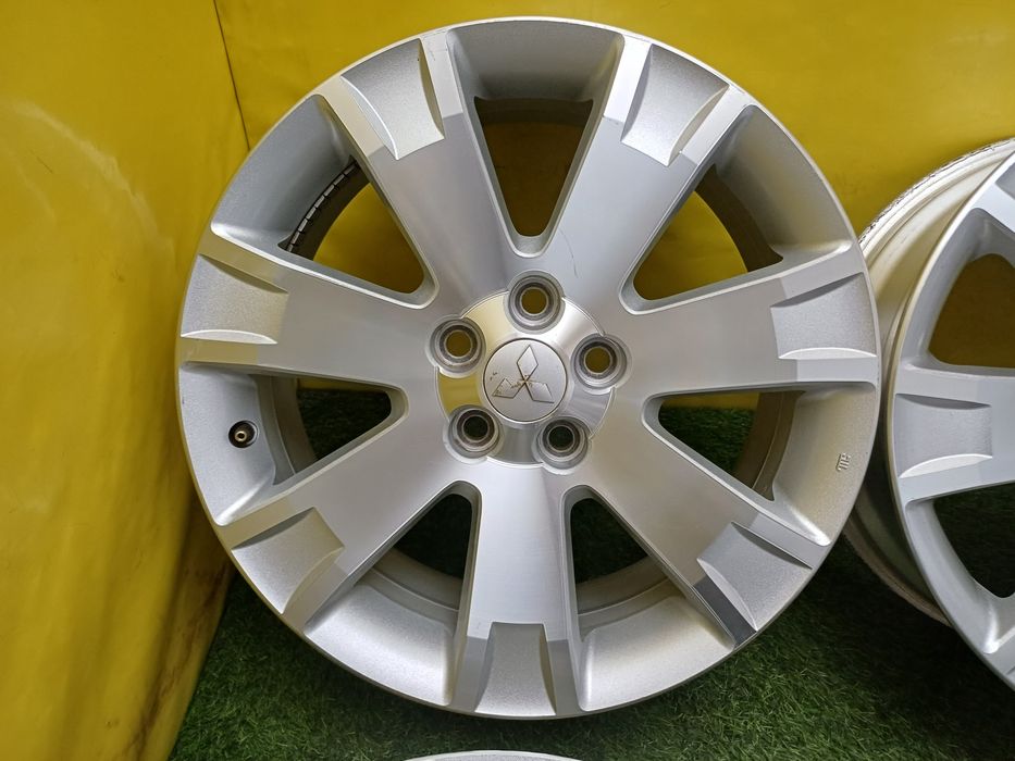 Диски R18 5x114.3 на Mitsubishi и другие.