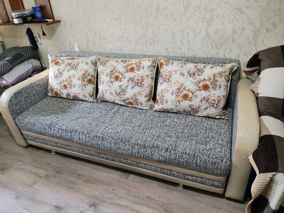 Срочно продам диван