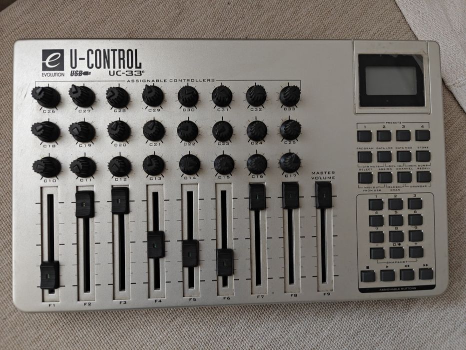 Evolution U-Control UC-33 MIDI controller