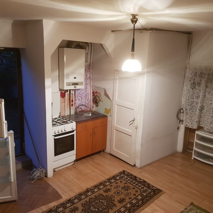 Inchirez camera la curte