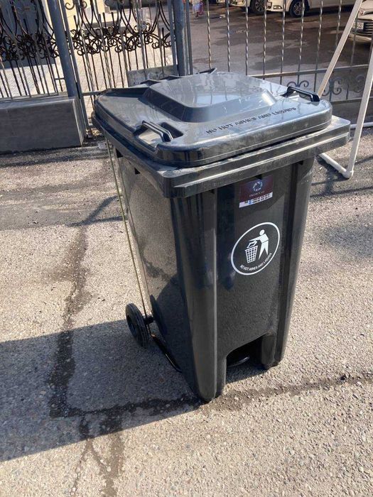 мусорный бак металичски