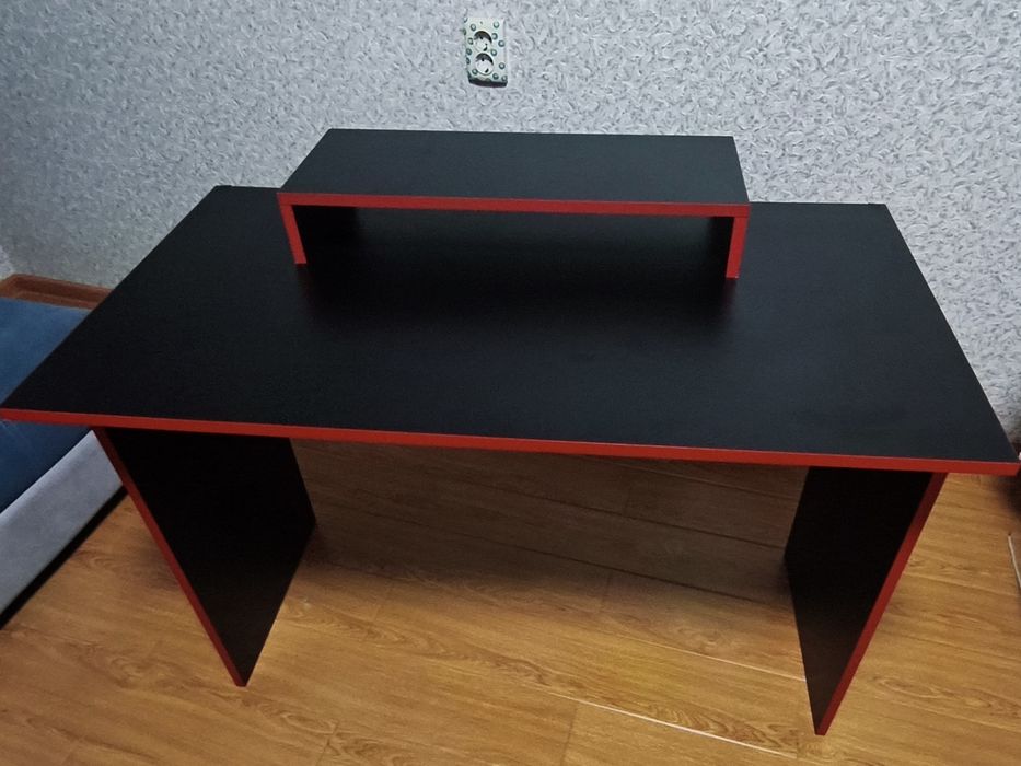 Стол для компьютера