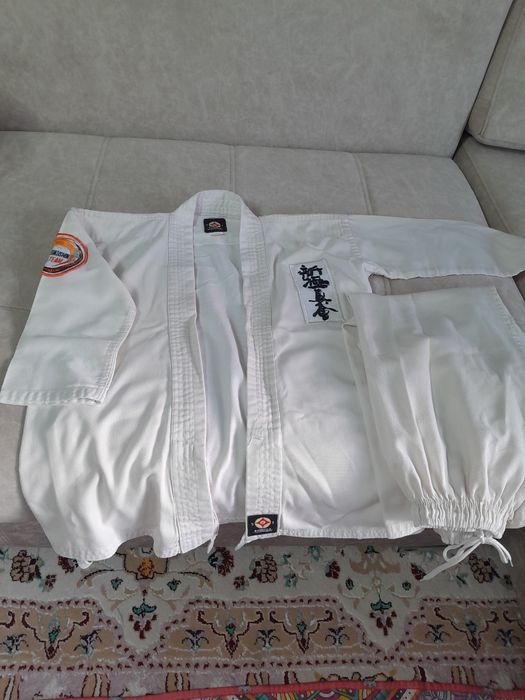 Продам шлем и защиту киокушинкай