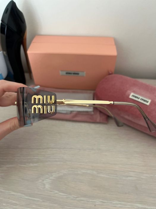 Ochelari de soare miu miu