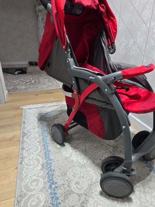 Детская коляска Chicco прогулочная