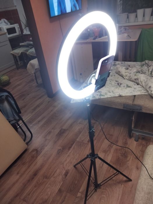 Продам кольцевую лампу