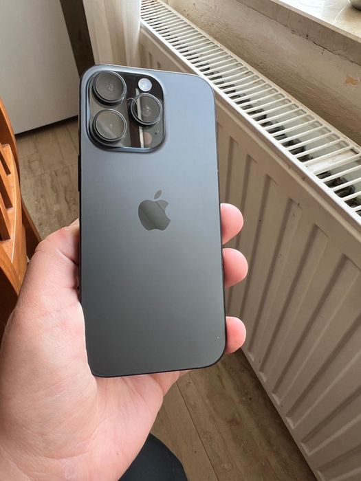 Vand iphone 16 pro 256 gb sa schimb cu modele mai noi(17 pro-17promax)
