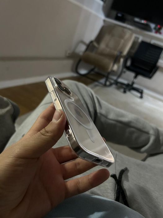 Iphone 16 pro в титановом золоте