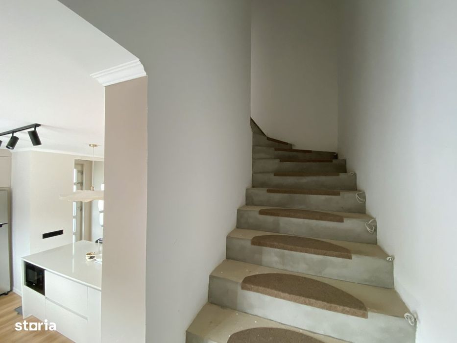 Duplex cu 4 camere 2 bai si curte libera 200 mp in Cisnadie
