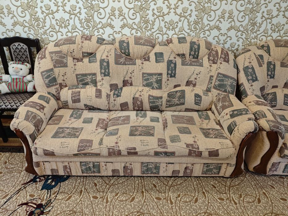 Продам диван с креслами