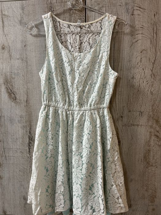 Къса дантелена рокля H&M