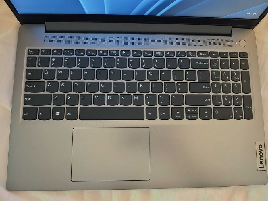 Lenovo IdeaPad Slim 3 15IAN8