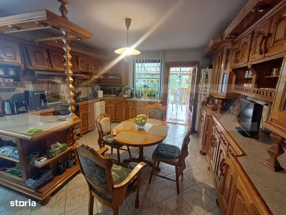 Vila de vanzare, 310 mp, teren 698 mp, zona Burdujeni