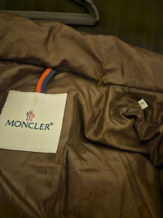 Moncler яке тип бомбър