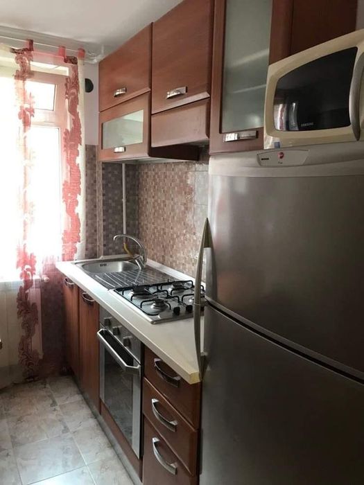 Se inchiriaza apartament cu 2 camere la etajul 1.
