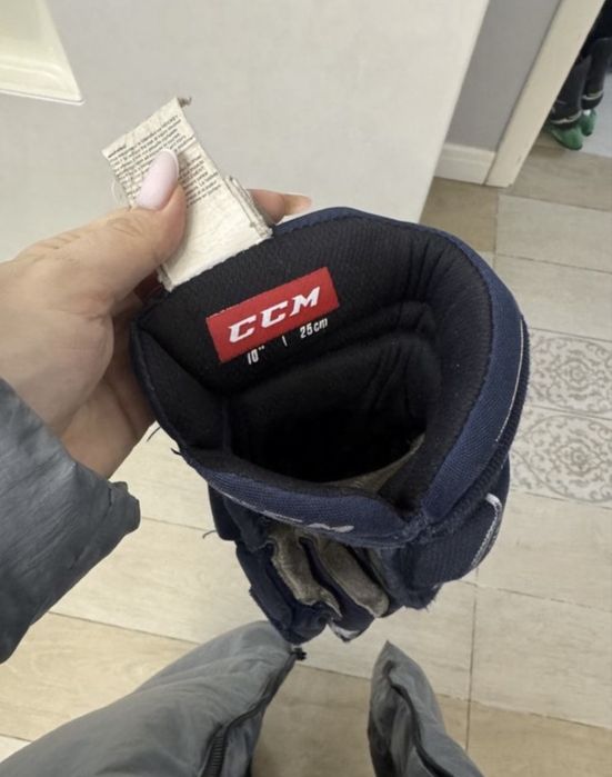 Продам хоккейную форму на 7 лет примерно