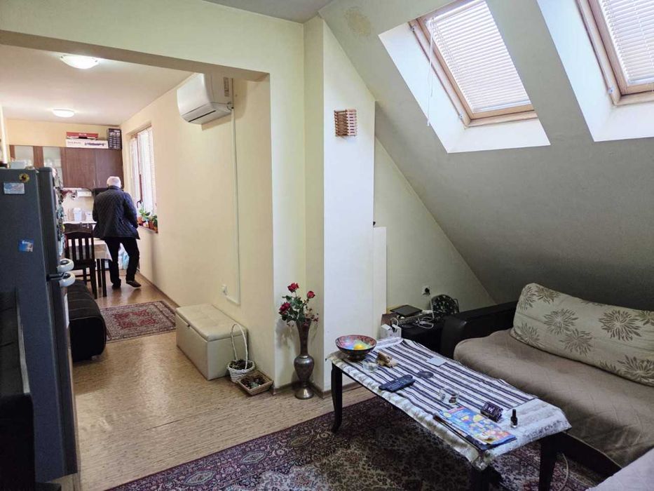 Двустаен апартамент във Въстанически