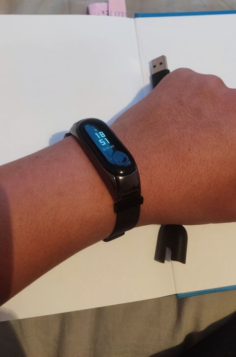 Продам оригинал mi Band 3