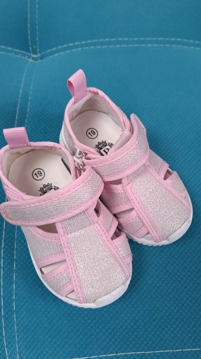 Продам 1500на девочку размер 19