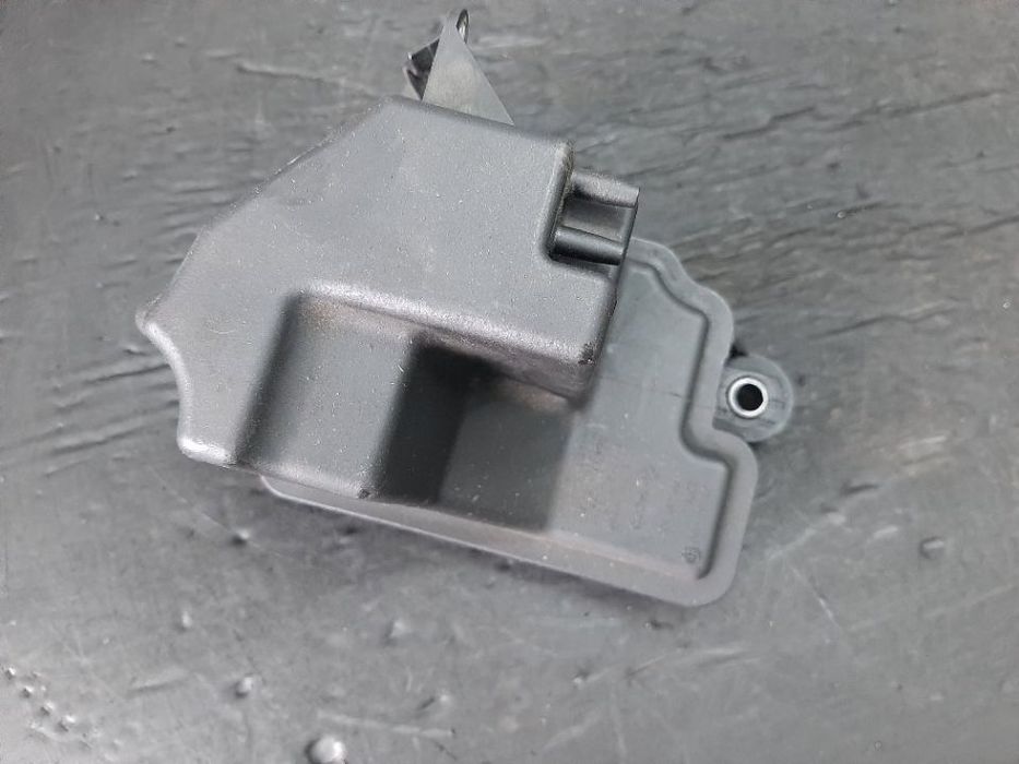 rezervor vaccuum 2.0 hdi rhr peugeot 308 407  citroen c5 c4 9646411180