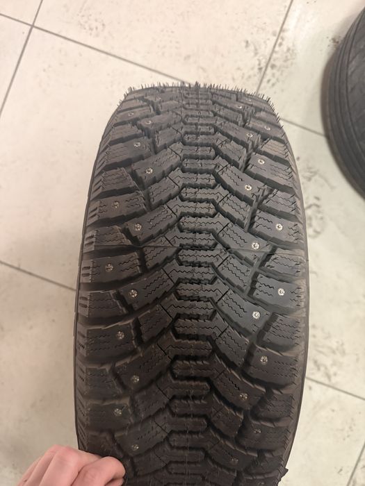 Продам шины новые 2 балона