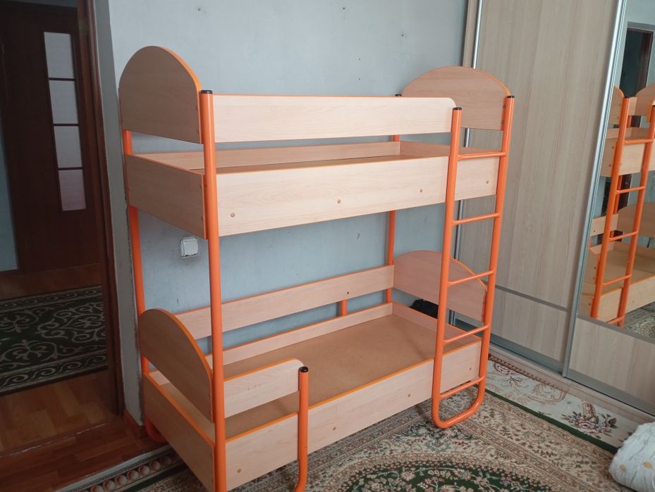 Детская двухъярусная кровать