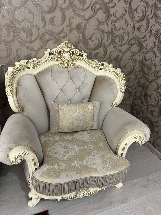 Диван с креслами