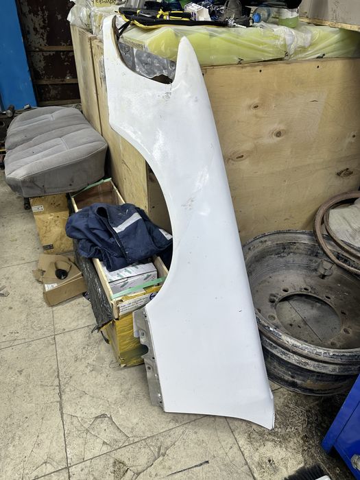 Переднее крыло w140