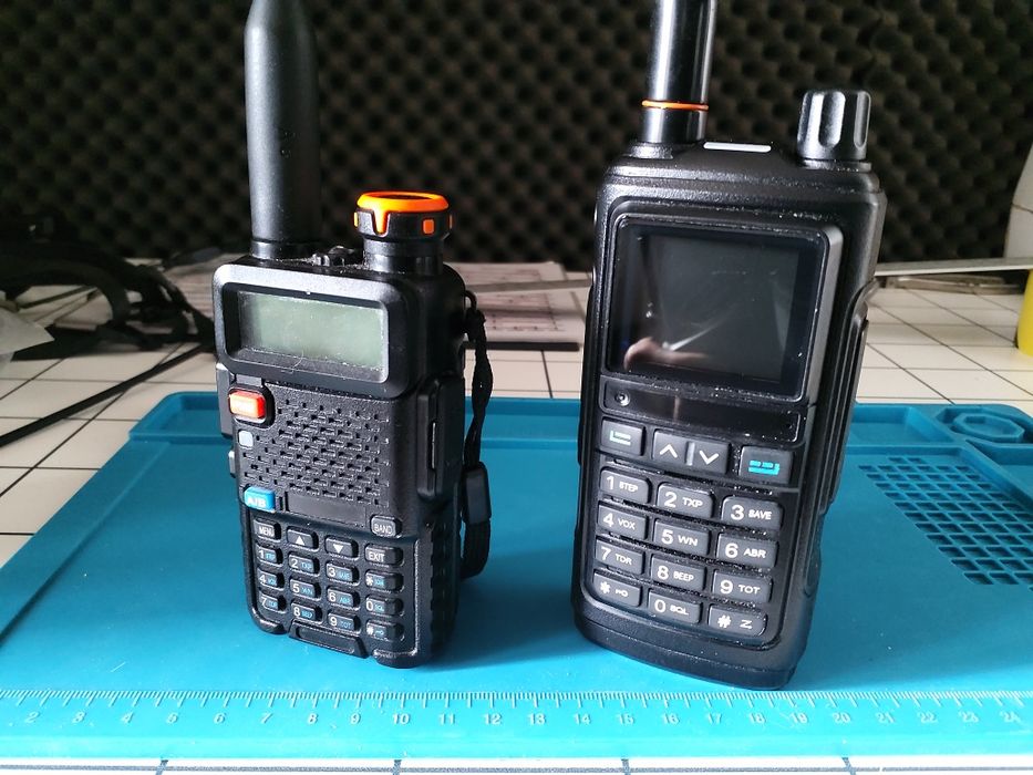Vand Baofeng UV-5R Tri-Power si Baofeng UV-17R