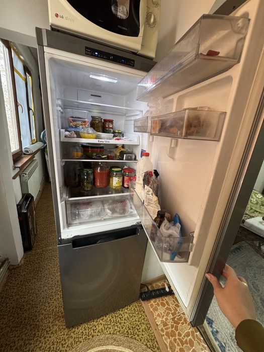 Продается холодильник Самсунг ,