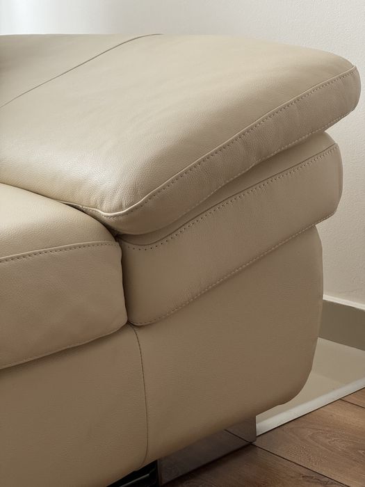 Canapea din piele naturală – culoare ivory – stare foarte bună