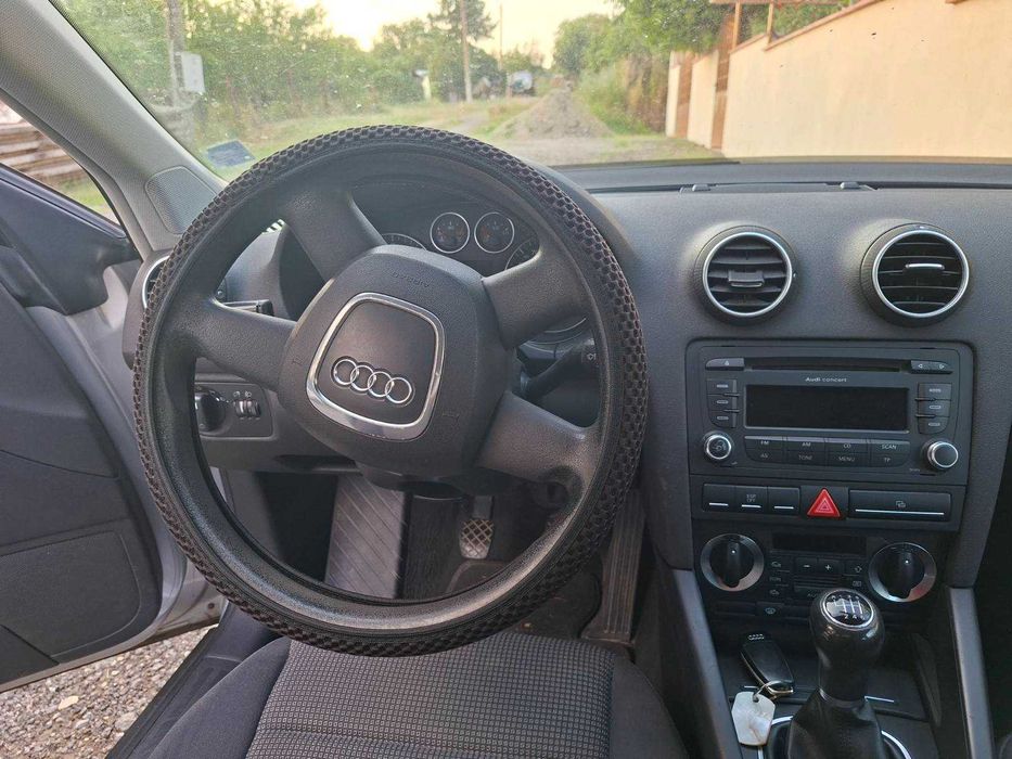 Audi A3 Sportback (8P) — Перфектно състояние, реални 189,400 км! Чип