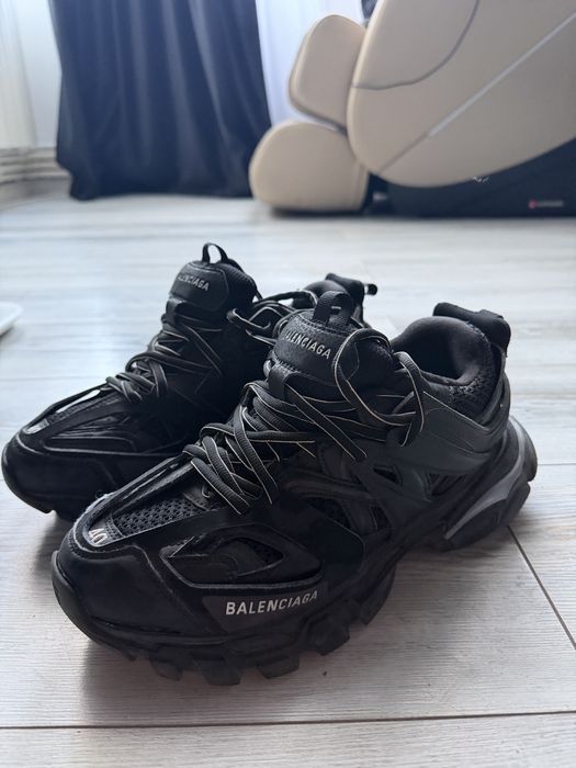 Balenciaga track led